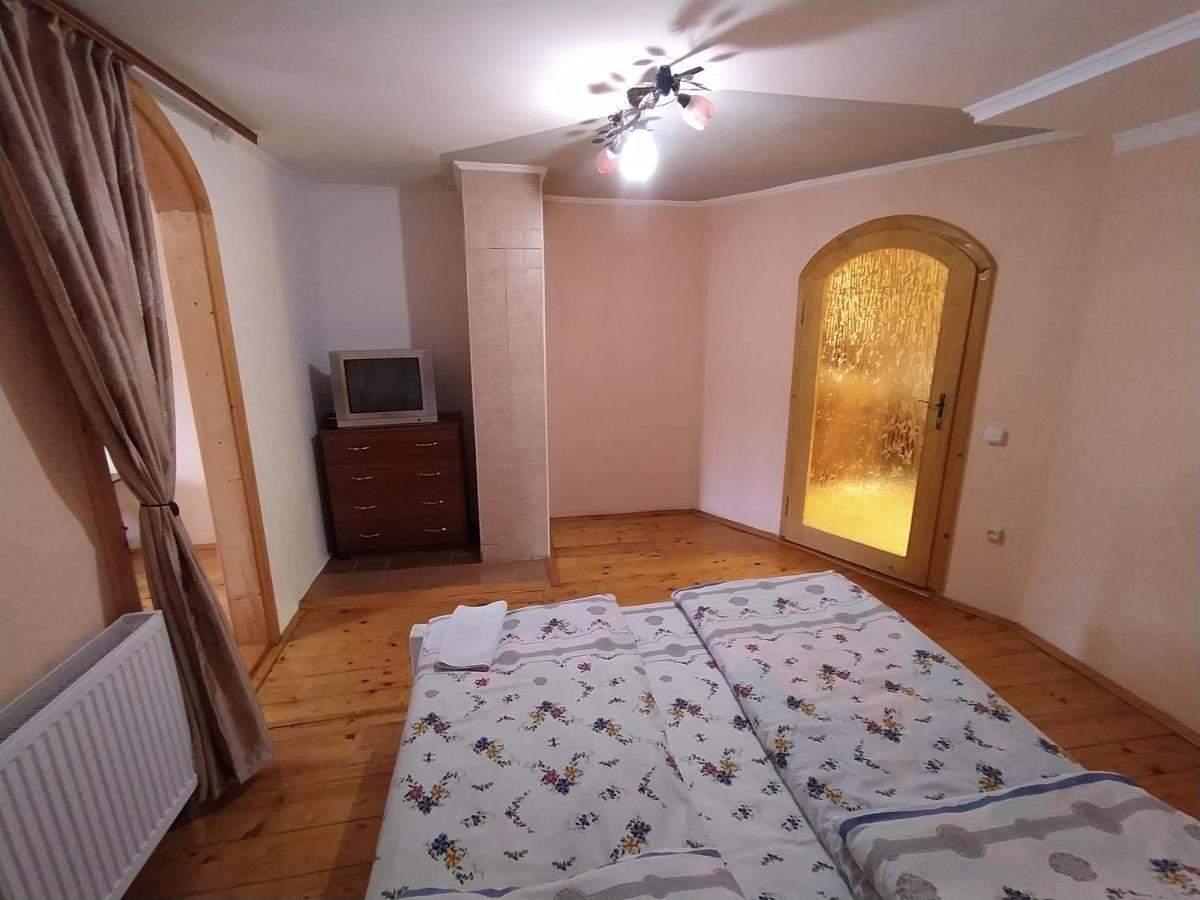 Гостьовий будинок Ізки Екстер'єр фото